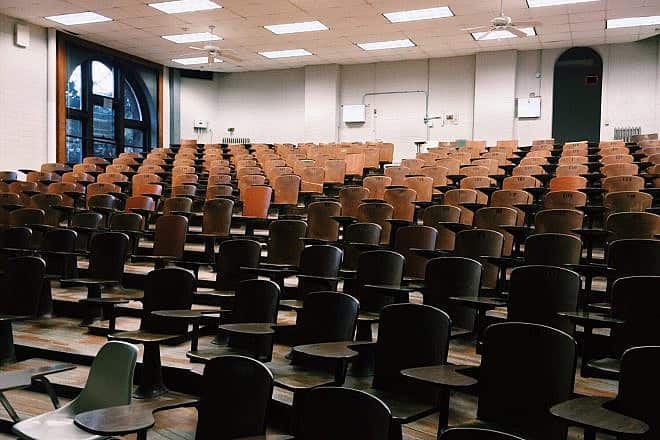 University lecture hall. Credit: Pixabay.