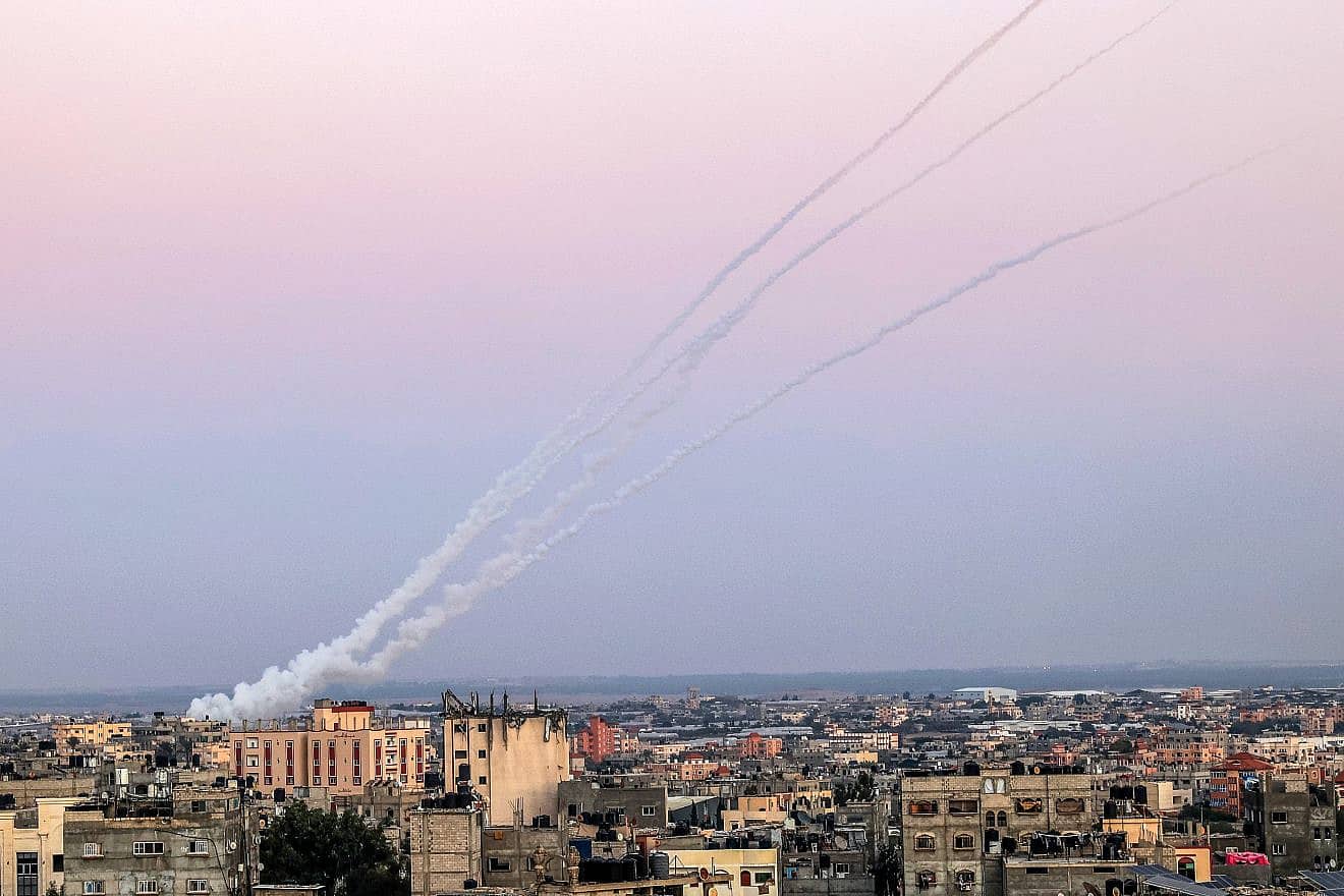Gazan terrorists fire rockets toward Israel, Nov. 7, 2023. Photo by Abed Rahim Khatib/Flash90.