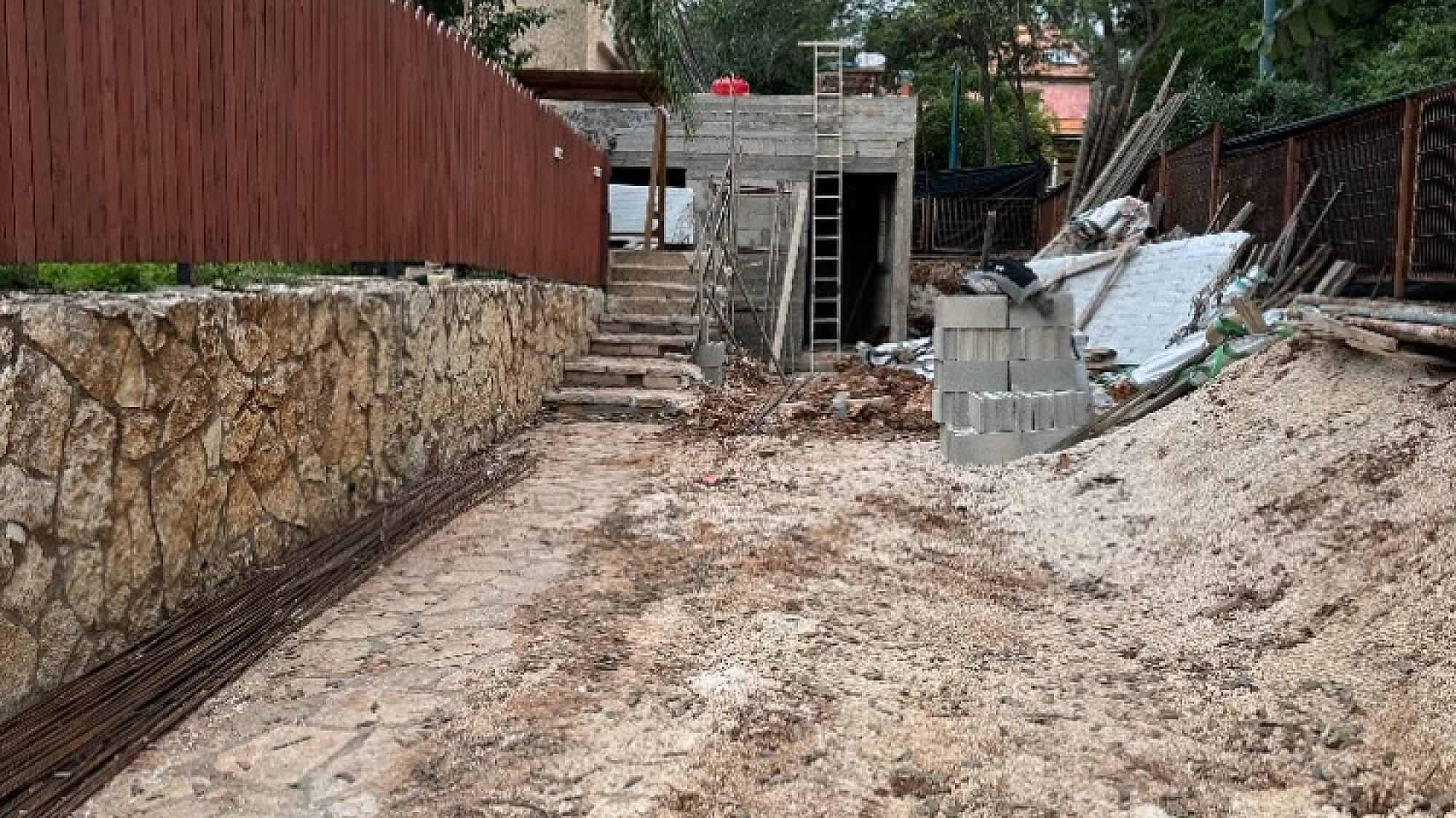 An unfinished home renovation project in Karnei Shomron, 30 miles northeast of Tel Aviv. Photo by Judith Segaloff.