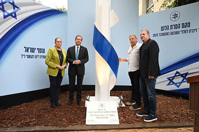Israel President Isaac Herzog and his wife, Michal, at the memorial to the victims of Hamas's Oct. 7 massacre. Credit: Courtesy of World Maccabi Union.