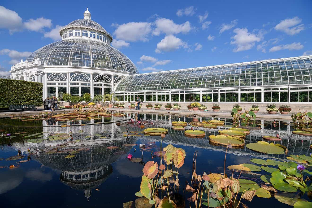 Enid A. Haupt Conservatory at the New York Botanical Garden, The Bronx, New York City. Credit: Wikimedia Commons.