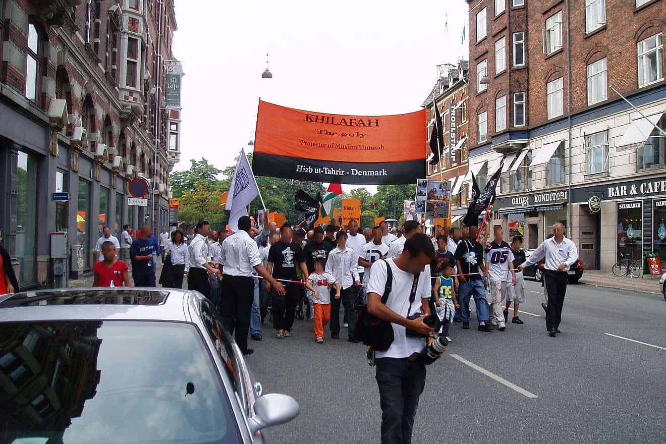 A Hizb ut-Tahrir demonstration in Copenhagen, July 2006. Source: Wikimedia Commons.