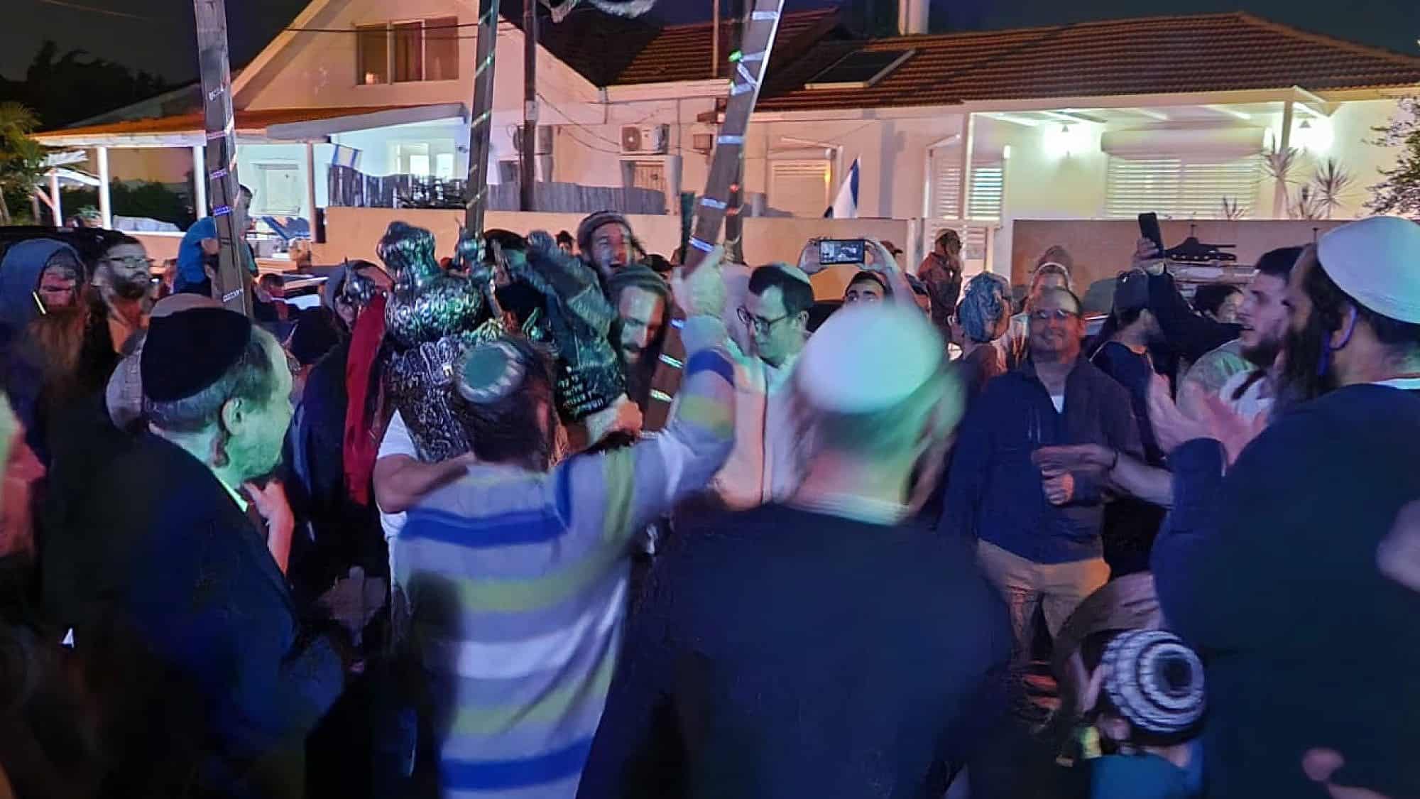 A scene from the parade escorting the Torah to its new home. Photo by Deborah Fineblum.