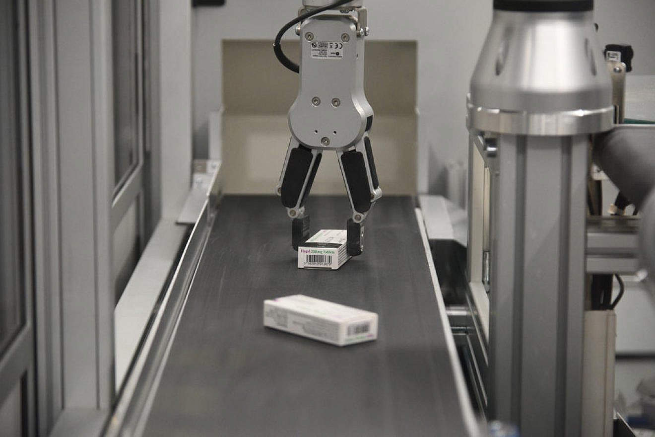 Medicines on a conveyor belt at Jerusalem's Shaare Zedek Medical Center on Aug. 2, 2023. Photo by Yoav Dudkevitch/TPS.