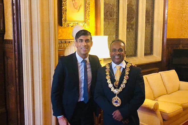 Salisbury Mayor Atiqul Hoque (right) with British Prime Minister Rishi Sunak, Oct. 18, 2023. Source: X/Salisburymayor.