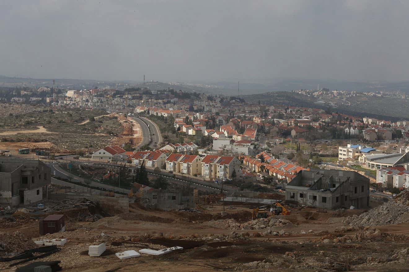 The city of Ariel in Samaria on Jan. 17, 2014. Photo by Flash90.