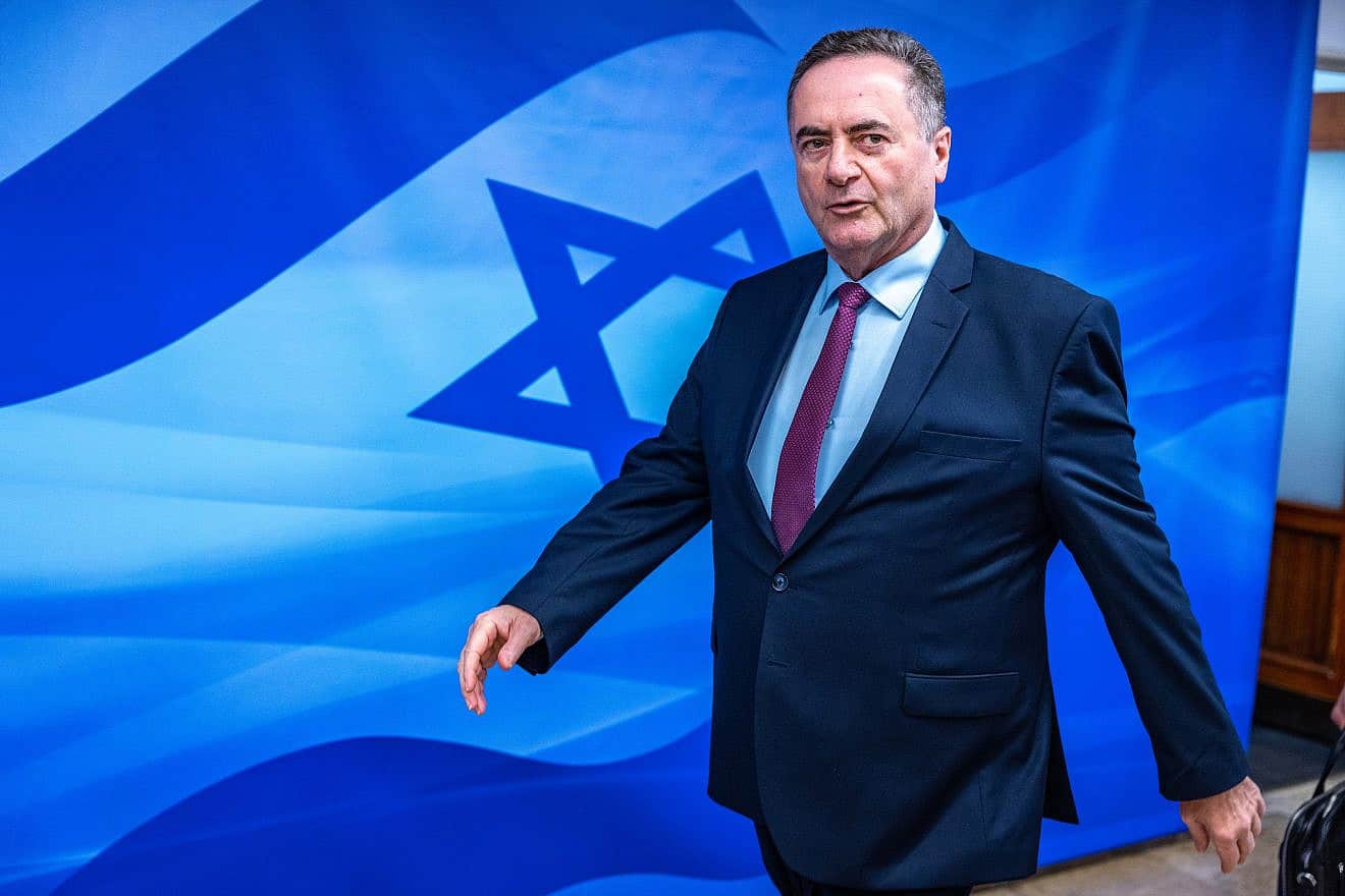 Foreign Minister Israel Katz arrives for the weekly Cabinet meeting in Jerusalem, Jan. 22, 2023. Photo by Olivier Fitoussi/Flash90.