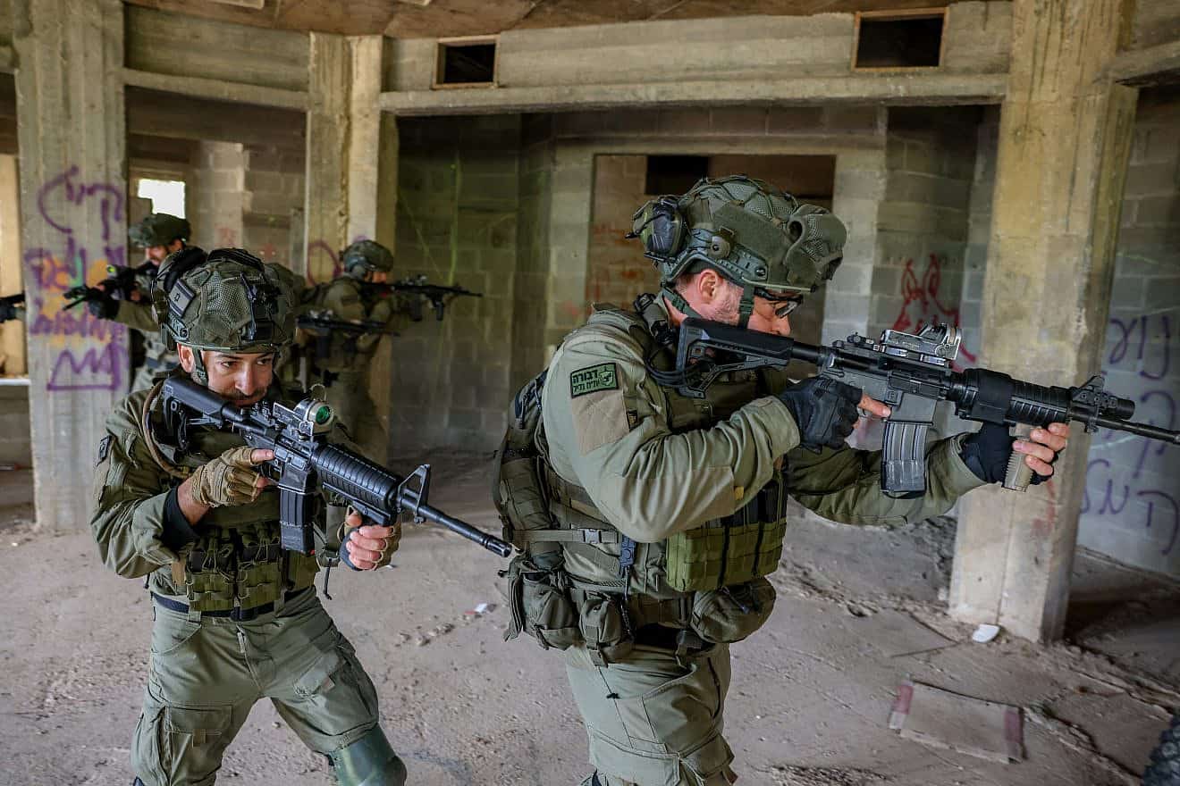 Reservists from the IDF's Devorah Unit drill near the Lebanese border, Jan. 16, 2024. Photo by David Cohen/Flash90.