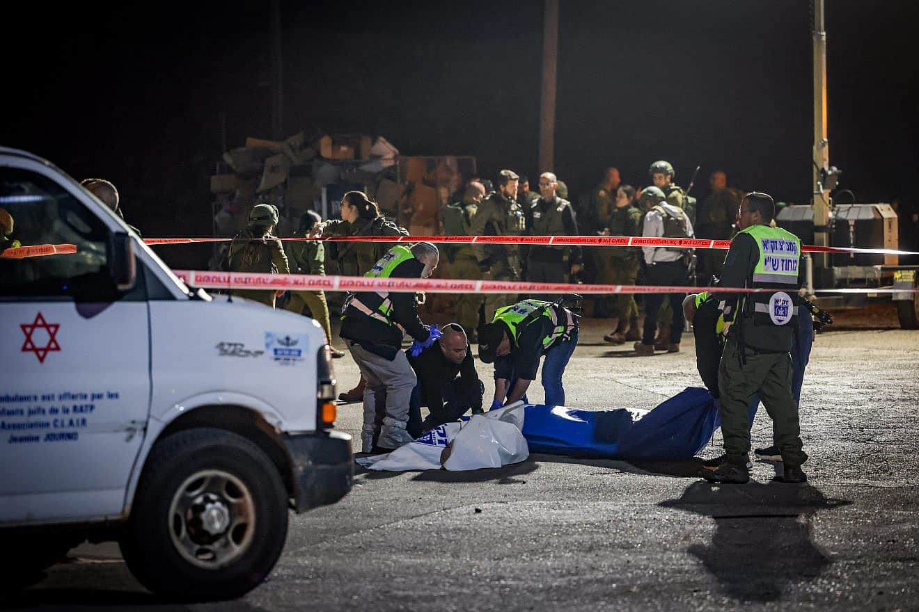 Israeli security forces at the scene of a deadly shooting attack near the Jewish community of Eli in Samaria, Feb. 29, 2024. Photo by Chaim Goldberg/Flash90.