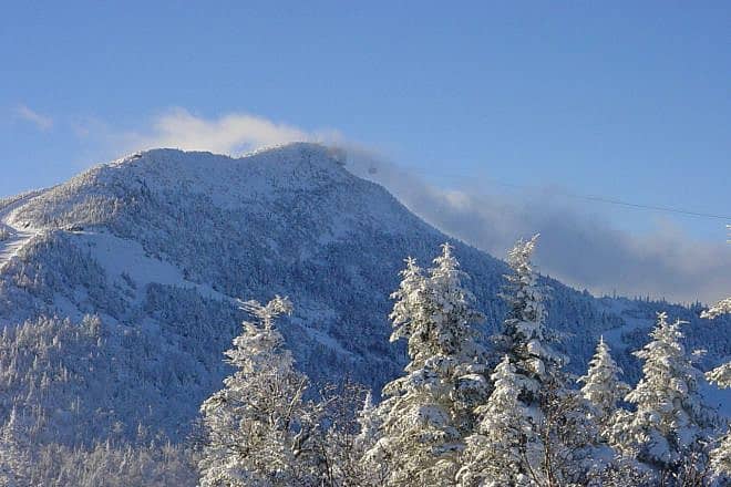 The summit of Jay Peak shown from the northeast with an aerial tram near the top. Credit: HanumanIX via Wikimedia Commons.