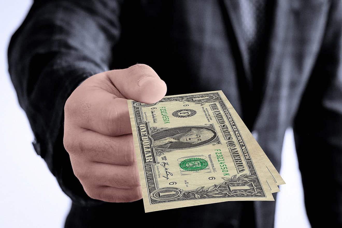 Giving U.S. dollars. Credit: Gerd Altmann/Pixabay.