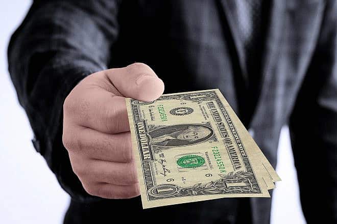 Giving U.S. dollars. Credit: Gerd Altmann/Pixabay.