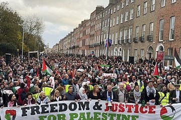 An anti-Israel rally in Dublin on Nov. 18, 2023. Credit: Sinn Féin via Wikimedia Commons.