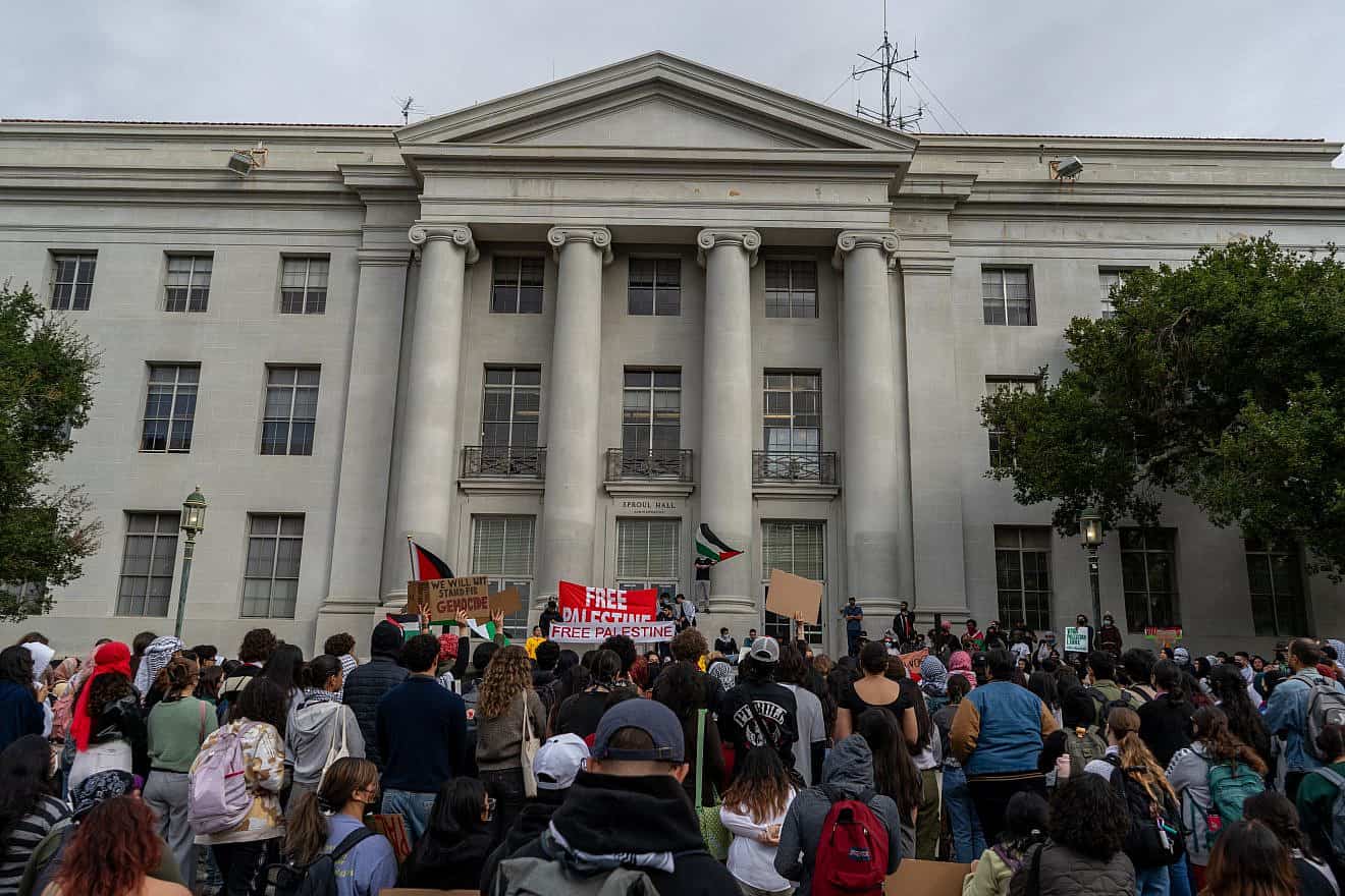 Students hold up anti-Israel signs and Palestinian flags at an anti-Israel protest in front of Sproul Hall at the University of California, Berkeley, on Oct. 25, 2023. Credit: Kefr4000 via Wikimedia Commons.