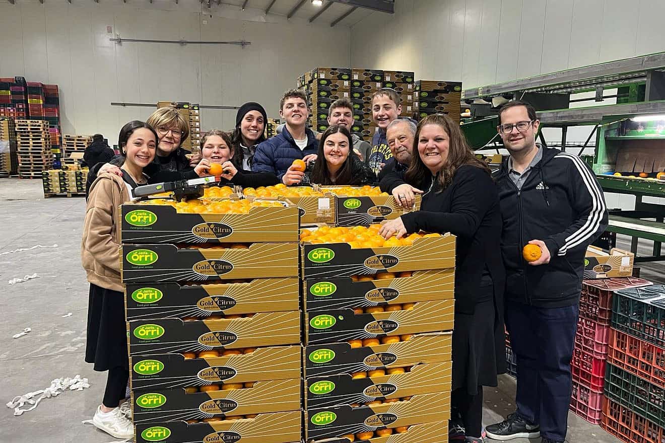 The Posner family from Woodmere, N.Y., and the Wiesel family from Edison, N.J., pack oranges in Pa'amei Tashaz, Israel, as part of a solidarity mission in the wake of the Oct. 7 terrorist attacks. Credit: Courtesy of AFYBA.