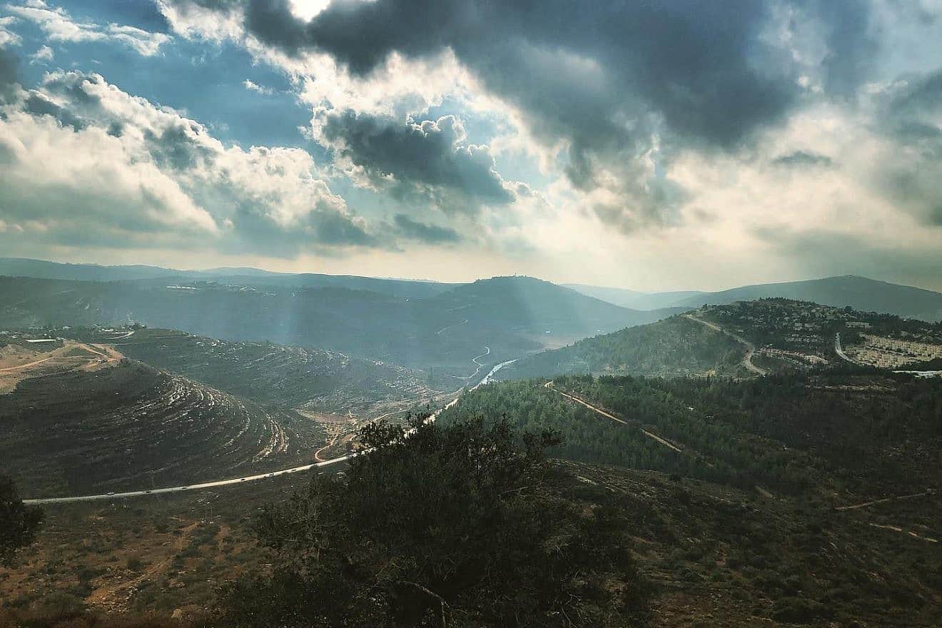 A landscape in the Binyamin region of southern Samaria. Photo by Akiva Van Koningsveld.