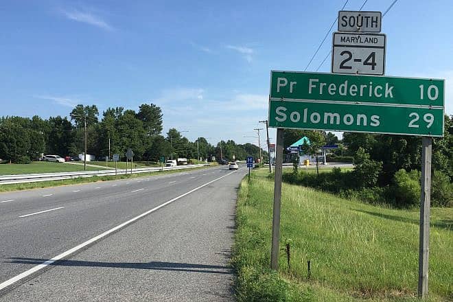 The view south along Maryland State Route 2 and Maryland State Route 4 (Solomons Island Road) just south of Southern Maryland Boulevard in Calvert County, Md. Credit: Famartin via Wikimedia Commons.