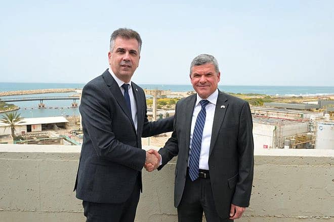 Israeli Energy Minister Eli Cohen (left) and his Cypriot counterpart George Papanastasiou at the Reading Power Station in Tel Aviv, on March 27, 2024. Credit: Courtesy.