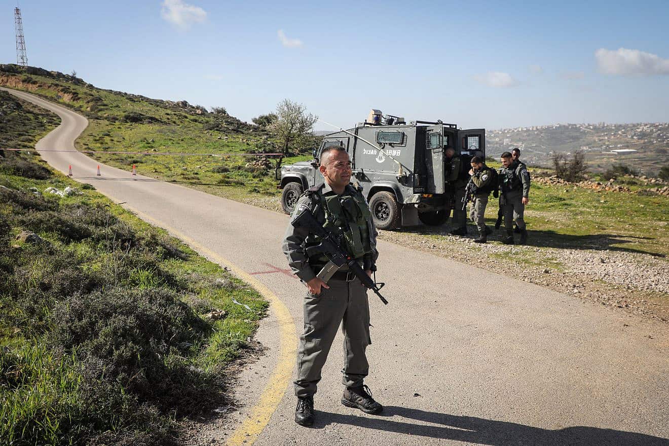 IDF soldiers at the Oz VeGaon Nature Reserve in Gush Etzion, Feb. 8, 2019. Photo by Gershon Elinson/Flash90.