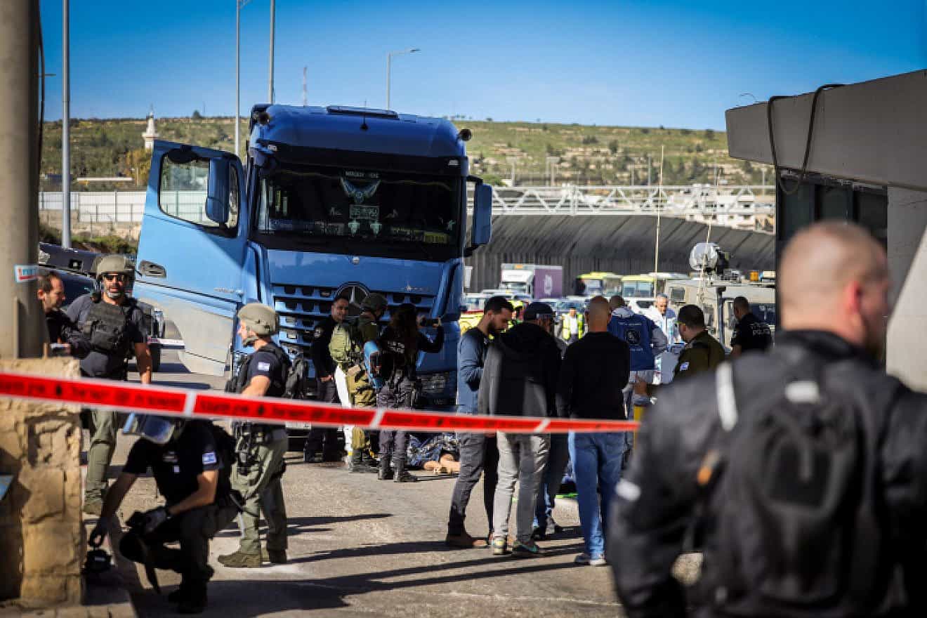 Two Israelis were wounded in a Palestinian stabbing attack at the "tunnel road" checkpoint between Gush Etzion and Jerusalem, Mar. 13, 2024. Photo by Chaim Goldberg/Flash90.