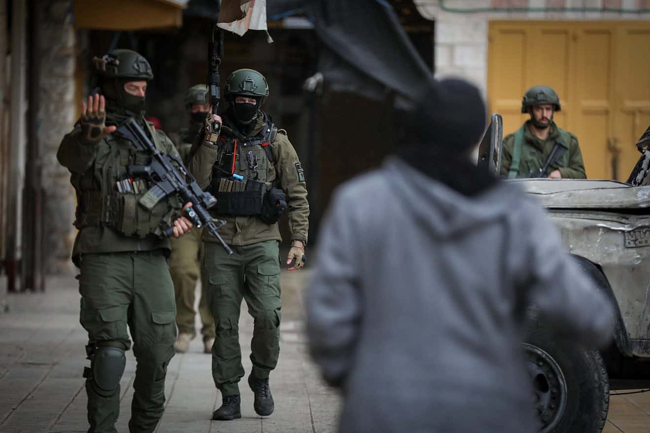 Israeli security personnel secure Hebron in Judea, Jan. 23, 2024. Photo by Wisam Haslamoun/Flash90.