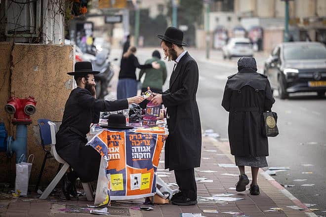 Haredi Jews in the Tel Aviv suburb of Bnei Brak, Feb. 27, 2024. Photo: Chaim Goldberg/Flash90