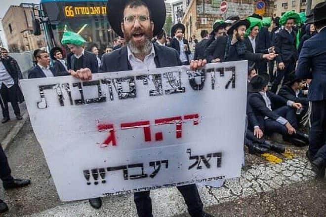 Ultra-Orthodox Jews protest against proposals for joining the IDF. Photo by Oren Ben Hakoon.
