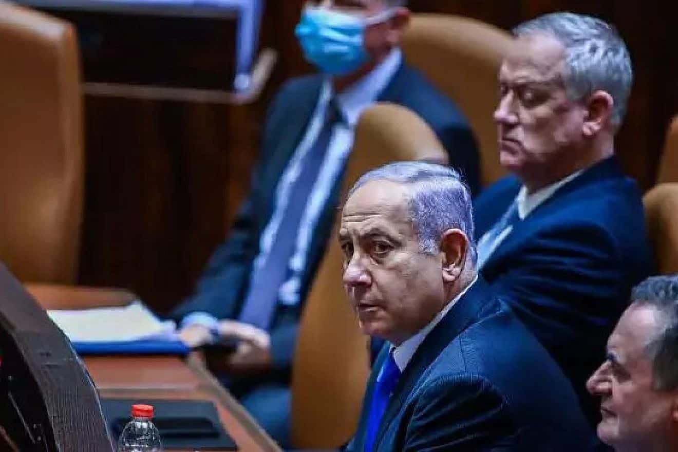 Benjamin Netanyahu as prime minister in April 2021, flanked by Benny Gantz and Israel Katz. Photo: Oren Ben Hakoon.