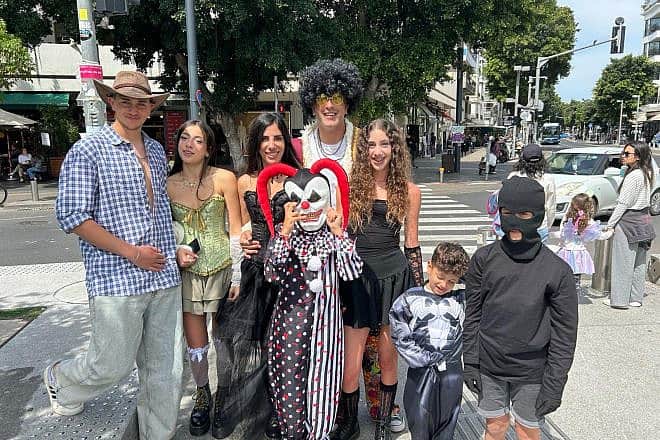 Nirit from Gedera in Dizengoff Square with her husband and six children. March 24, 2024. Photo by Amelie Botbol.