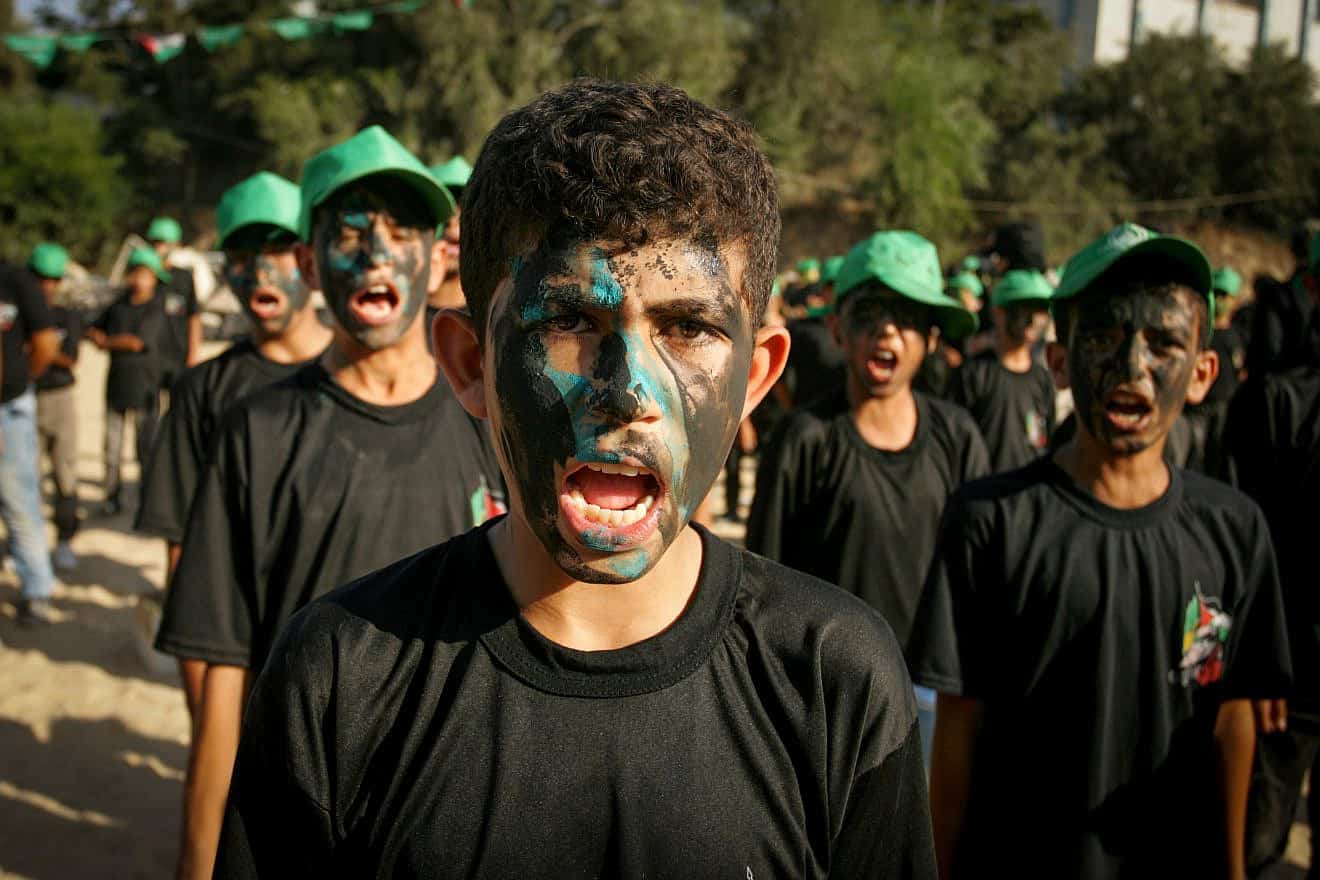 Palestinian youth demonstrate their skills during a graduation ceremony of a military-style camp organized by the Hamas movement in Khan Yunis in the southern Gaza Strip, Aug. 18, 2017. Photo by Abed Rahim Khatib/Flash90.