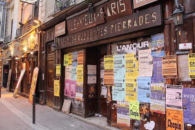 Street in Paris. Credit: stinne24/Pixabay.
