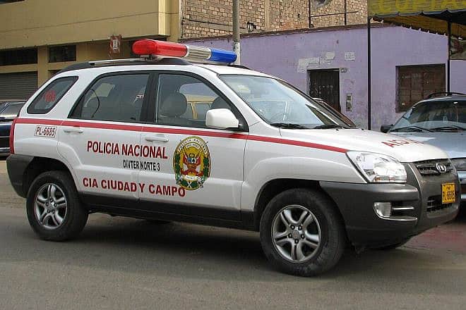 A Peruvian National Police car. Source: Wikimedia Commons.