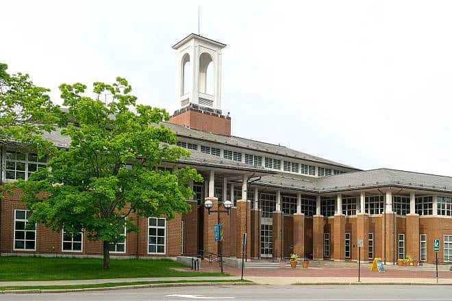 Theodore D. Mann Building, Public Library, on Homer Street in Newton, Mass. Credit: Kenneth C. Zirkel via Wikimedia Commons.