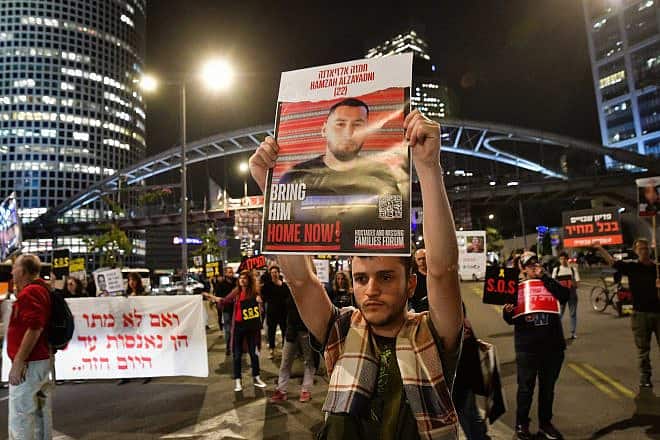 Israelis near the Kirya military HQ in Tel Aviv call for the release of the 133 hostages held in Gaza, March 27, 2024. Photo by Avshalom Sassoni/Flash90.