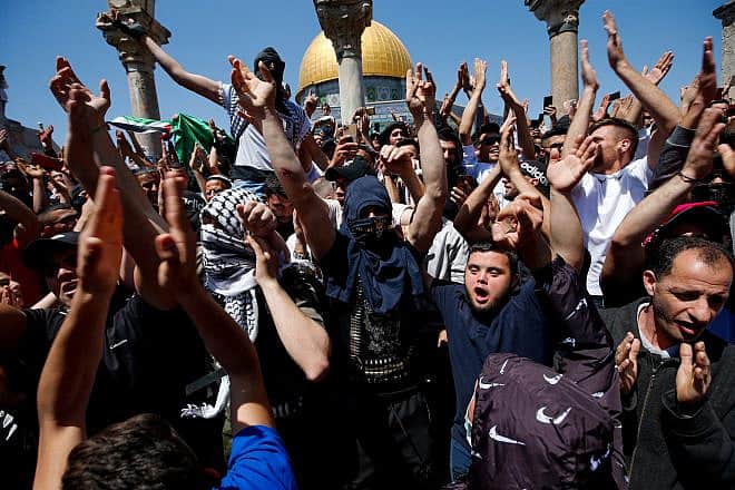 Muslims protest on the Temple Mount in Jerusalem during Ramadan, April 15, 2022. Photo by Jamal Awad/Flash90.