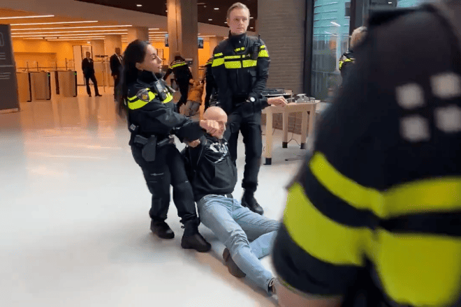 Dutch police break up a pro-Palestinian protest in the parliament of the Netherlands, March 5, 2024. Source: Screenshot.