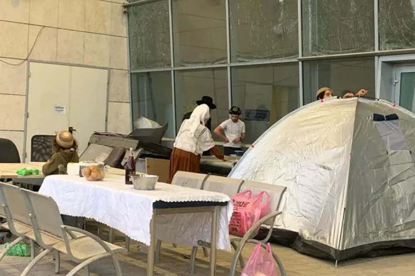 Families celebrate Shabbat at the Erez Crossing to demonstrate their support for Jewish resettlement of the Gaza Strip, March 2024. Credit: Honenu.