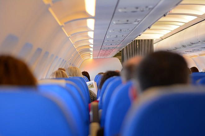Passengers aboard an airplane. Credit: StelaDi/Pixabay.