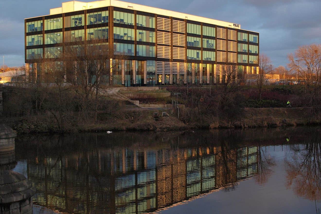 The administrative headquarters of the Scotland Police. Credit: Alec MacKinnon via Wikimedia Commons.