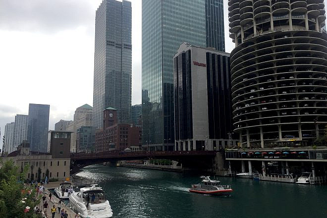 The Chicago river in downtown Chicago. Photo by Menachem Wecker.