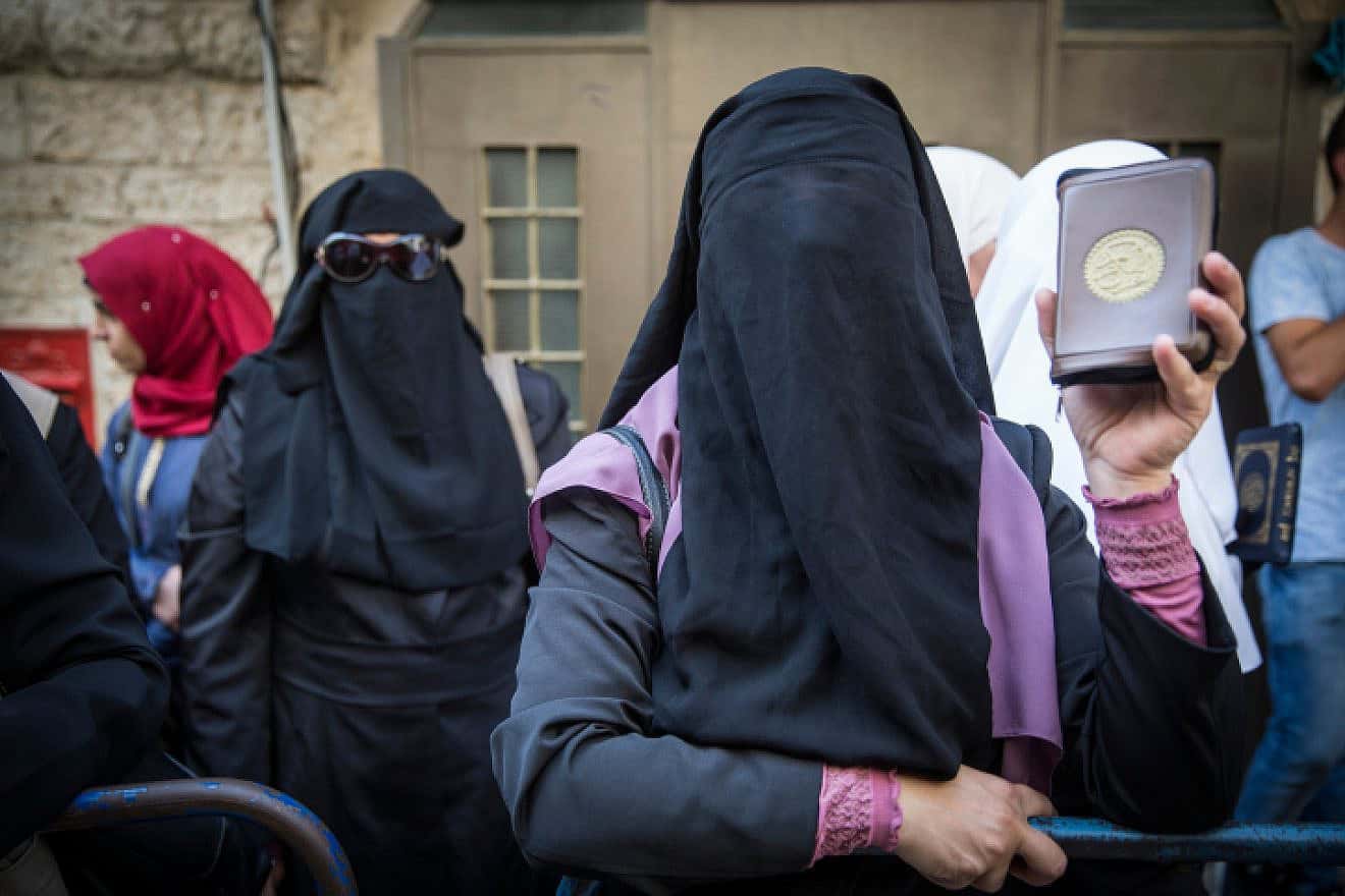 Palestinian Muslim women in Jerusalem, Sept. 16, 2015. Photo by Hadas Parush/Flash90.
