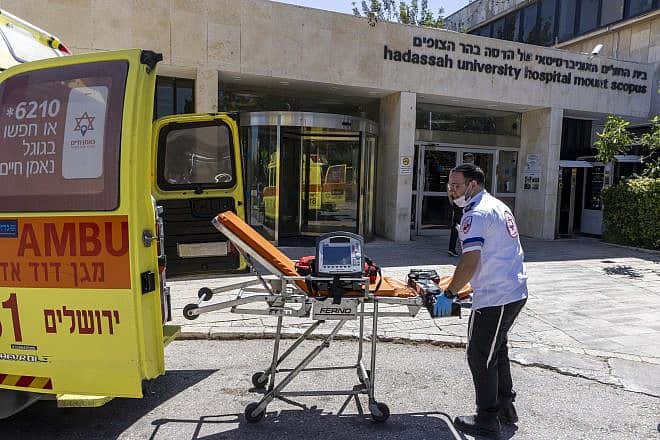 Medical workers at Hadassah Mount Scopus Hospital on May 19, 2022. Photo by Olivier Fitoussi/Flash90.