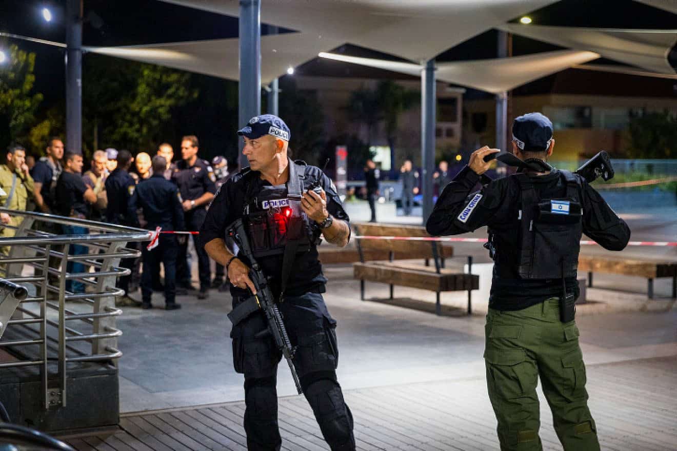 A terrorist stabbed three Israelis at a mall in the southern city of Gan Yavne, March 31, 2024. Photo by Liron Moldovan/Flash90.