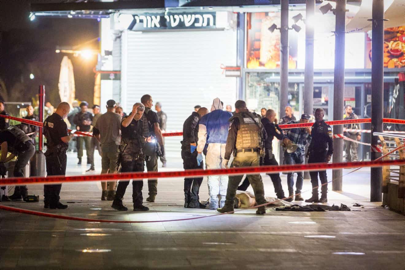 Three Israelis were seriously wounded in a terror stabbing at a mall in the southern city of Gan Yavne, March 31, 2024. Photo by Liron Moldovan/Flash90.