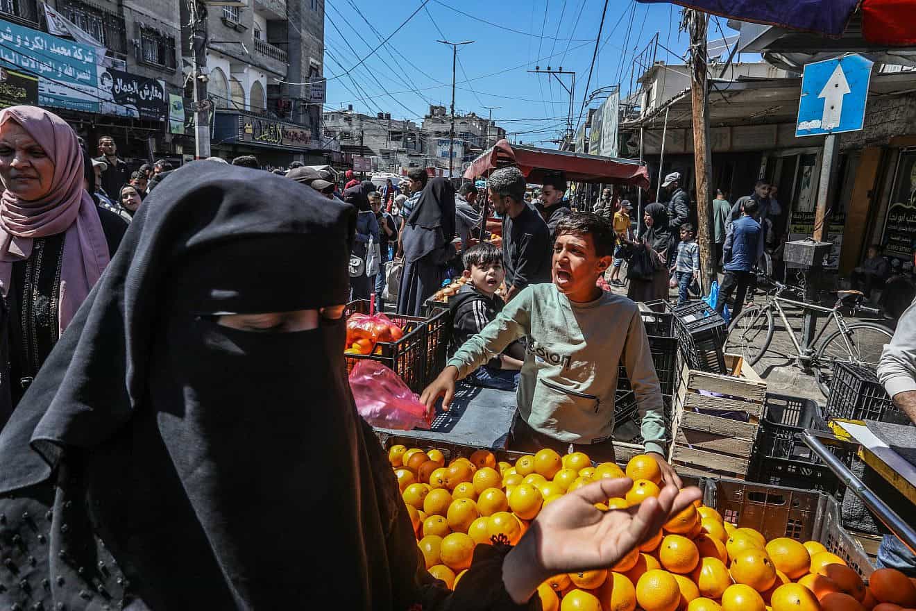 Palestinians shop at a market in Rafah in the southern Gaza Strip, April 9, 2024. Photo by Abed Rahim Khatib/Flash90.
