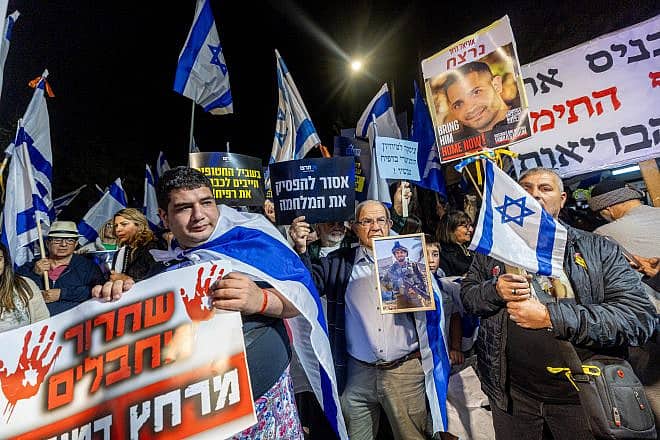 A protest in support of the continuation of fighting in the Gaza Strip, near Prime Minister Benjamin Netanyahu's residence in Jerusalem, April 11, 2024. Photo by Yonatan Sindel/Flash90.
