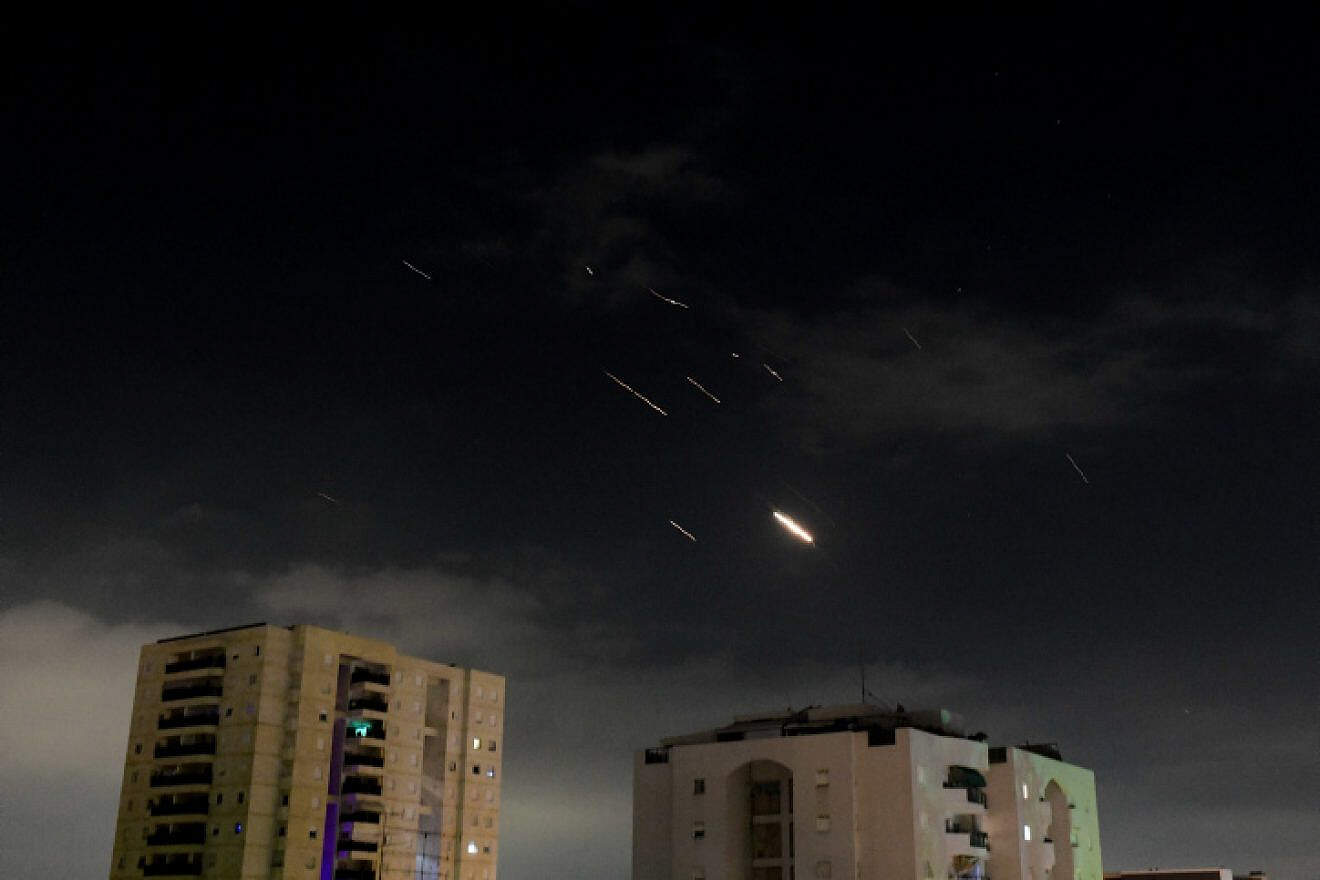 Israeli air defenses intercept Iranian ballistic missiles over Tel Aviv, April 14, 2024. Photo by Tomer Neuberg/Flash90.