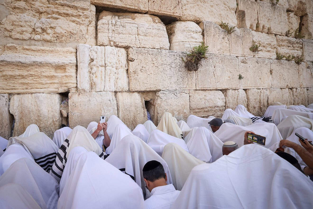Jewish worshippers pray in front of the Western Wall in Jerusalem's Old City during the Kohen Benediction, the priestly blessing at the Jewish holiday of Passover, which commemorates the Israelites' hasty departure from Egypt, April 25, 2024. Photo by Chaim Goldbergl/Flash90.