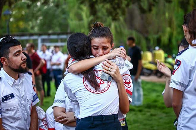 Friends and family attend the funeral of 20-year-old paramedic Yarin Peled. Hamas terrorists killed her in the Oct. 7 massacre at Kibbutz Nahal Oz. Oct. 22, 2023. Photo by Dor Pazuelo/Flash90.