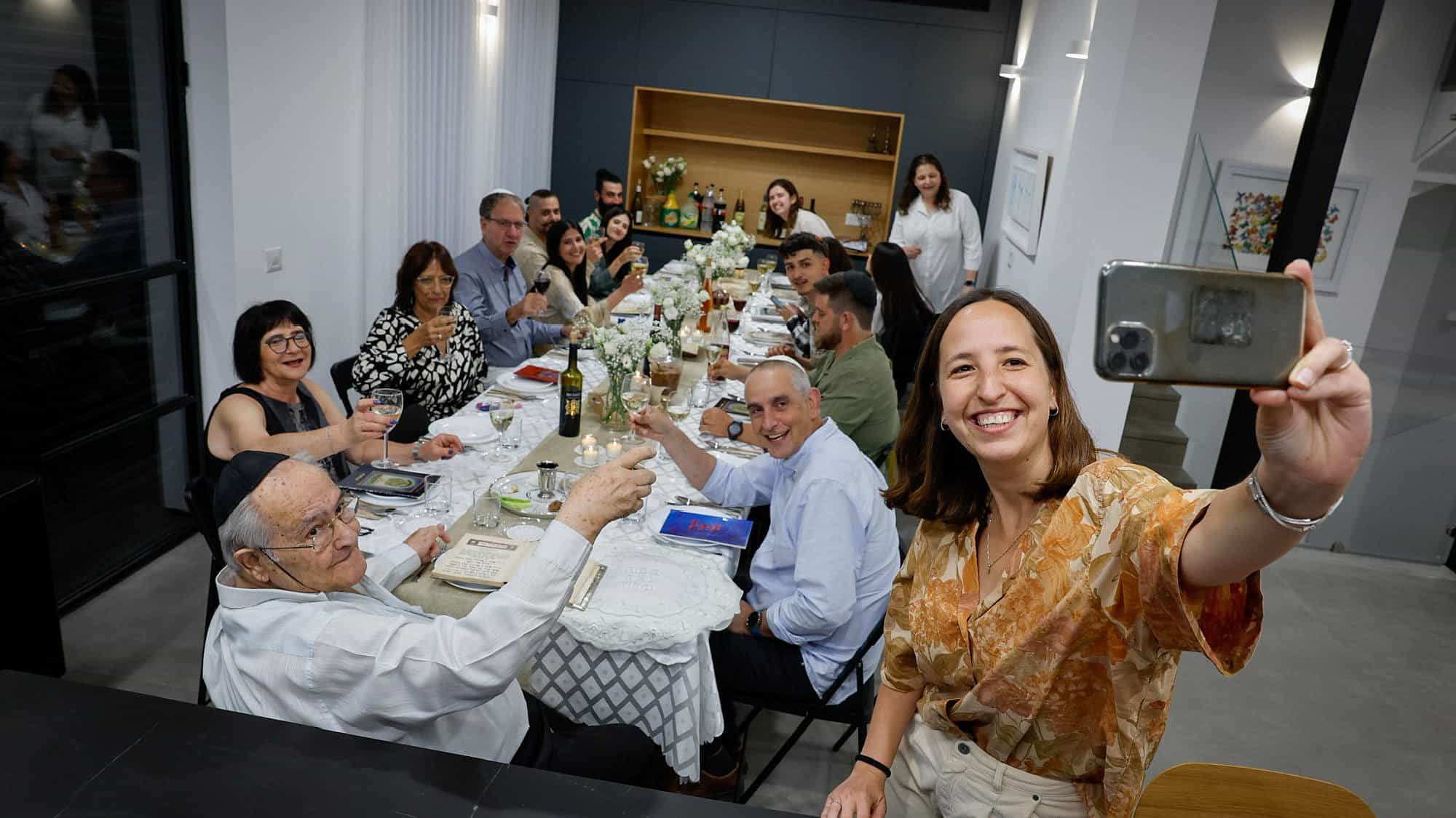Seder night at Mishmar David, located between Ashdod and Jerusalem, April 5, 2023. Photo by Nati Shohat/Flash90.